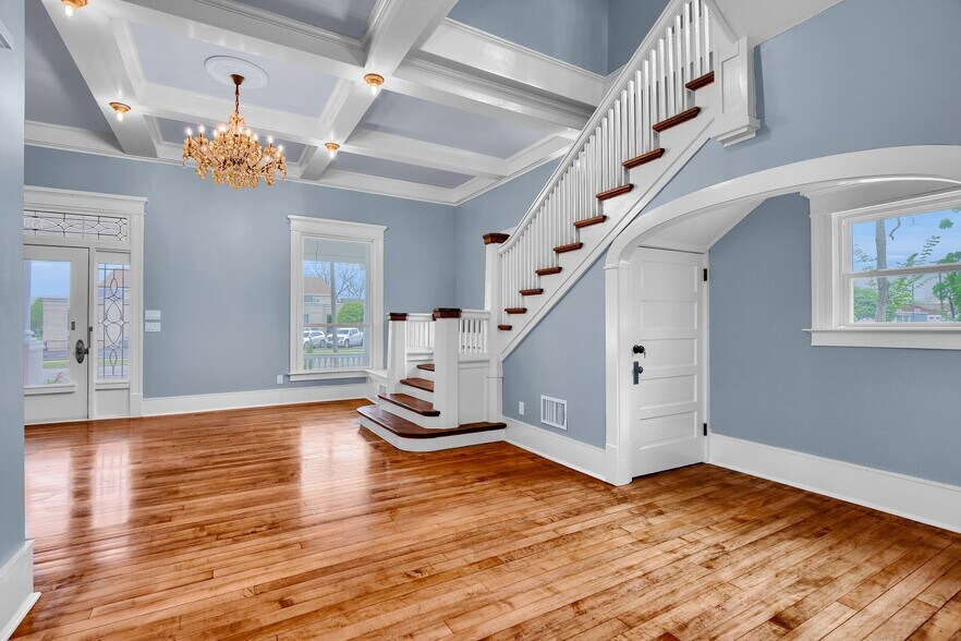 More Photos Of 511 S Travis St, Sherman Office For Sale