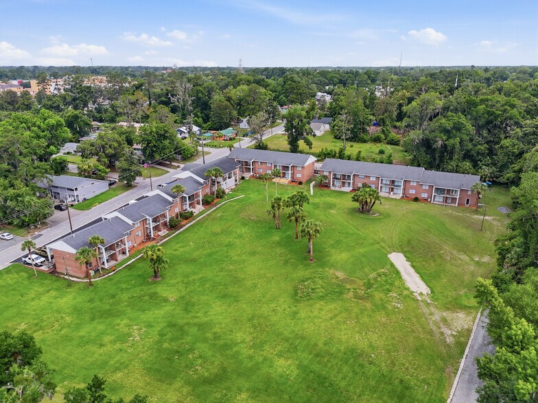 More Photos Of 781 SE Church St, Lake City Apartments For Sale