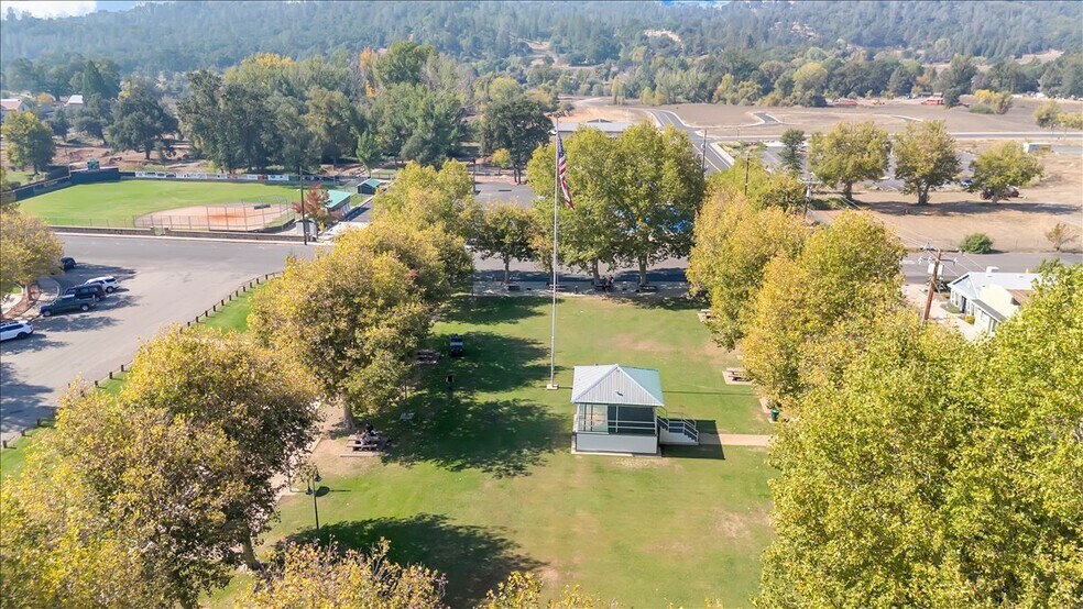 More Photos Of 18387 Chestnut Ave, Tuolumne Restaurant For Sale
