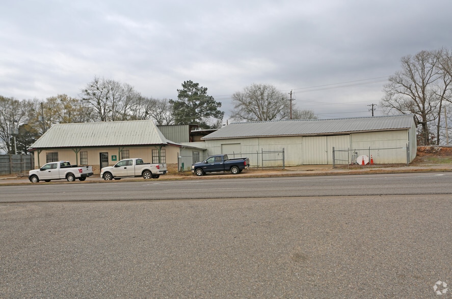 Primary Photo Of 1707 7th St S, Clanton Light Distribution For Sale