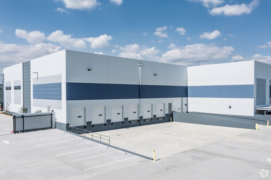 More Photos Of 530 N Baldwin Park Blvd, City of Industry Warehouse For Sale