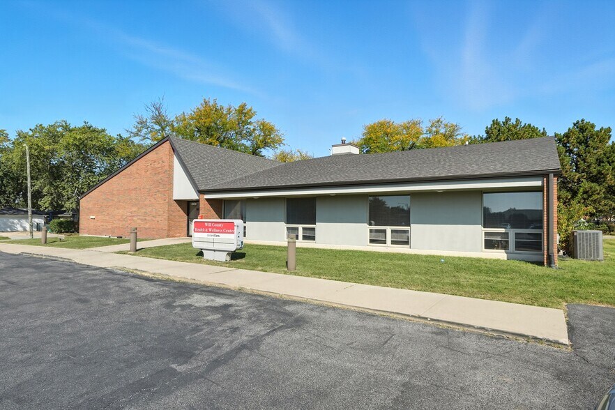 More Photos Of 2450 Glenwood Ave, Joliet Medical For Lease