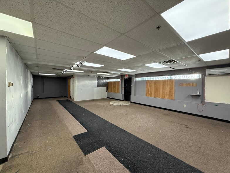 More Photos Of 251 S Main St, Middleton Storefront For Lease