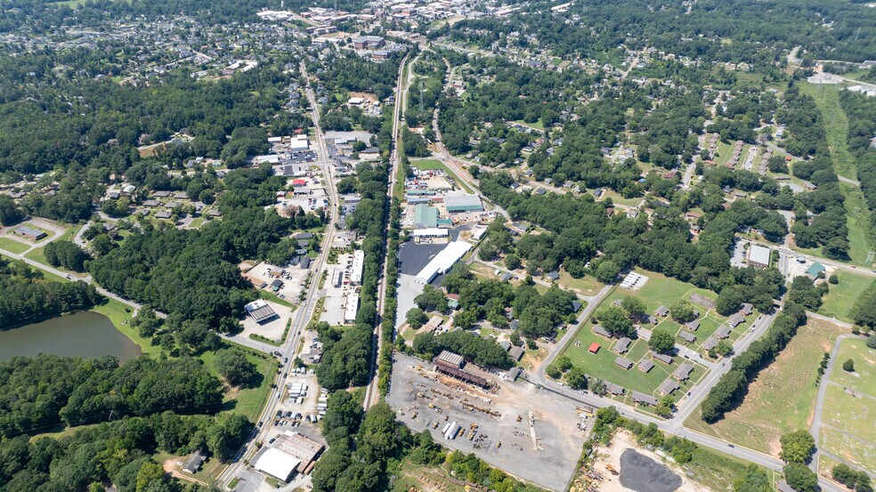 More Photos Of 5 Haynie St, Newnan Warehouse For Lease