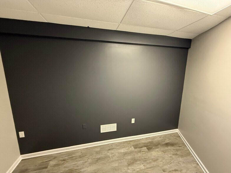 More Photos Of 216 E Grand River Rd, Laingsburg General Retail For Sale