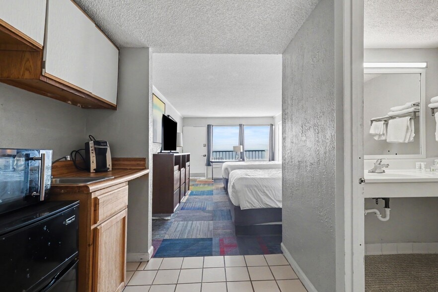 More Photos Of 1415 S Ocean Blvd, North Myrtle Beach Hotel For Sale