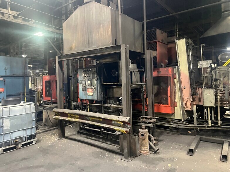 More Photos Of 400 S Gray St, Albany Manufacturing For Sale