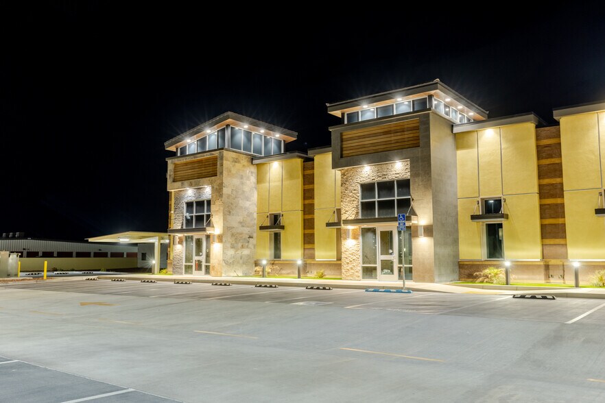 More Photos Of 1446 W Pico Ave, El Centro Medical For Lease