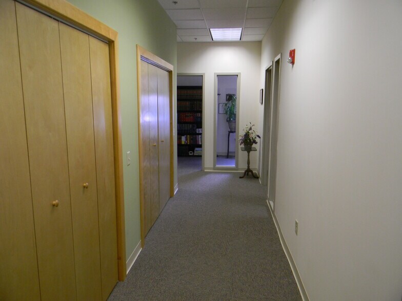 More Photos Of 195 Russell St, Hadley Medical For Lease