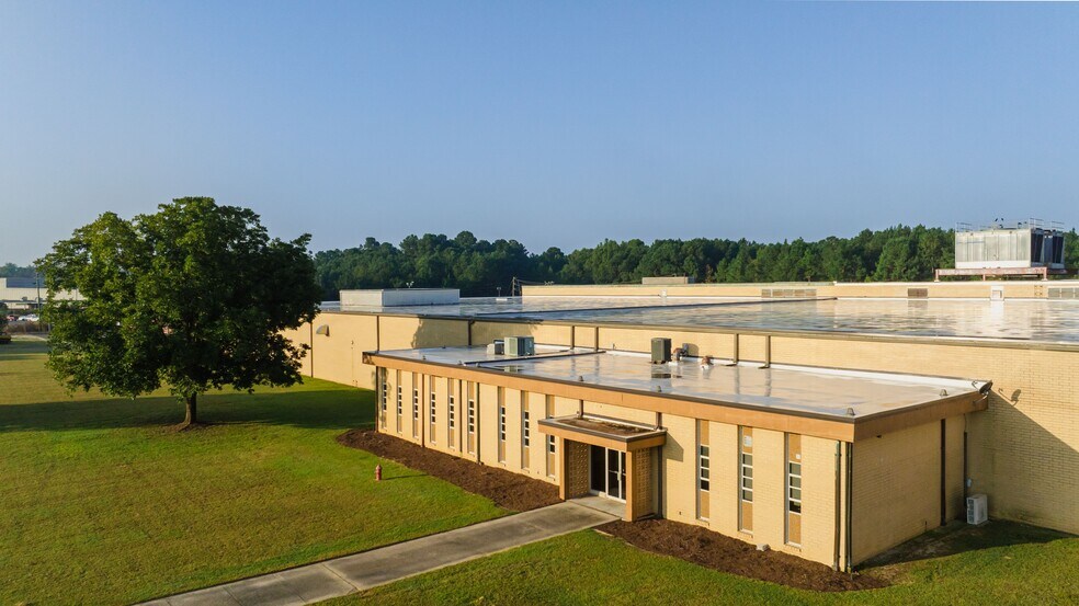 More Photos Of 18300 Fieldcrest Rd, Laurel Hill Manufacturing For Lease