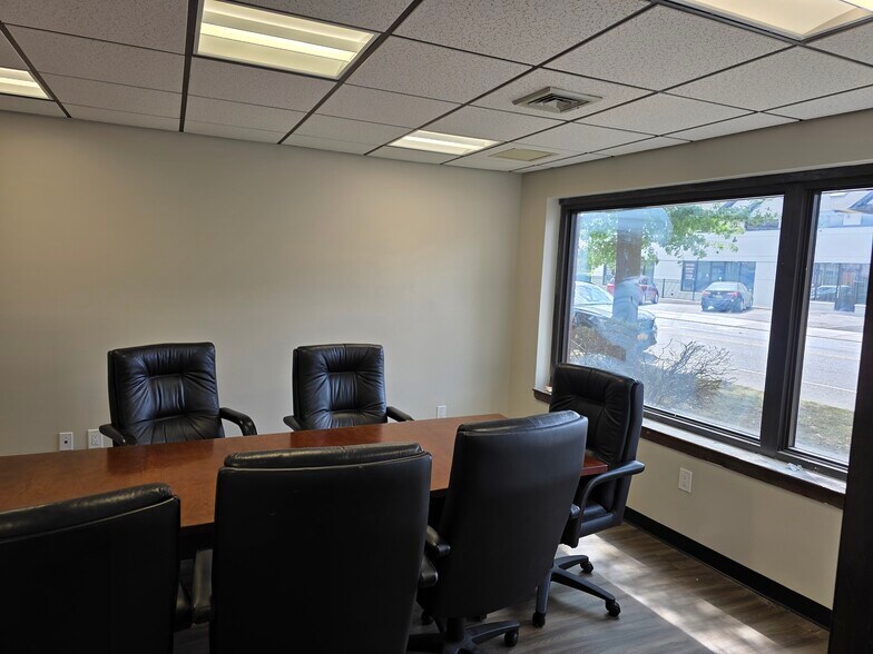 More Photos Of 98 Willis Ave, Mineola Office For Lease