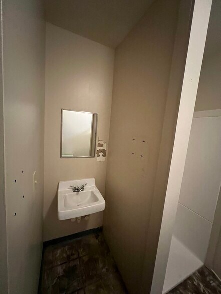 More Photos Of 3770 Private Road 3439, Longview Flex For Sale