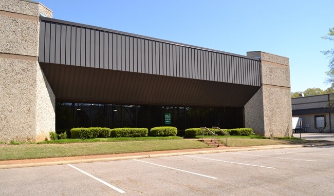 More Photos Of 4450 S Mendenhall Rd, Memphis Light Distribution For Lease