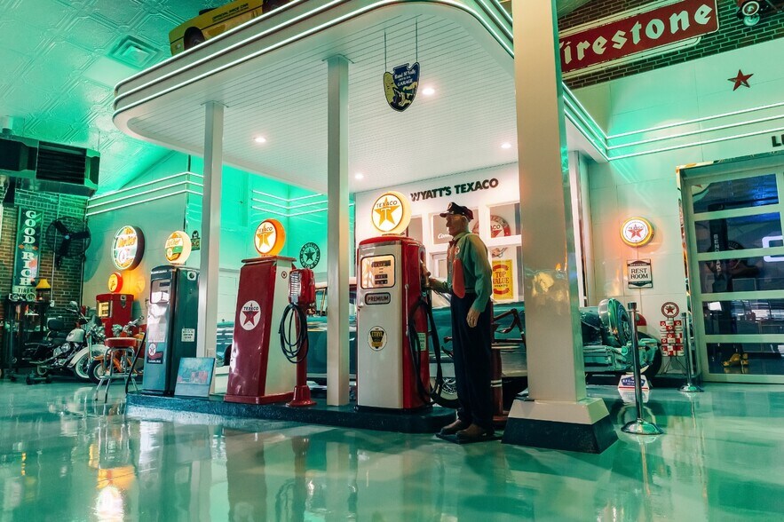 More Photos Of 10601 Commerce St, Summerville Auto Dealership For Sale