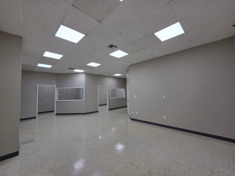 More Photos Of 6800 Edgewater Commerce Pky, Orlando Warehouse For Sale