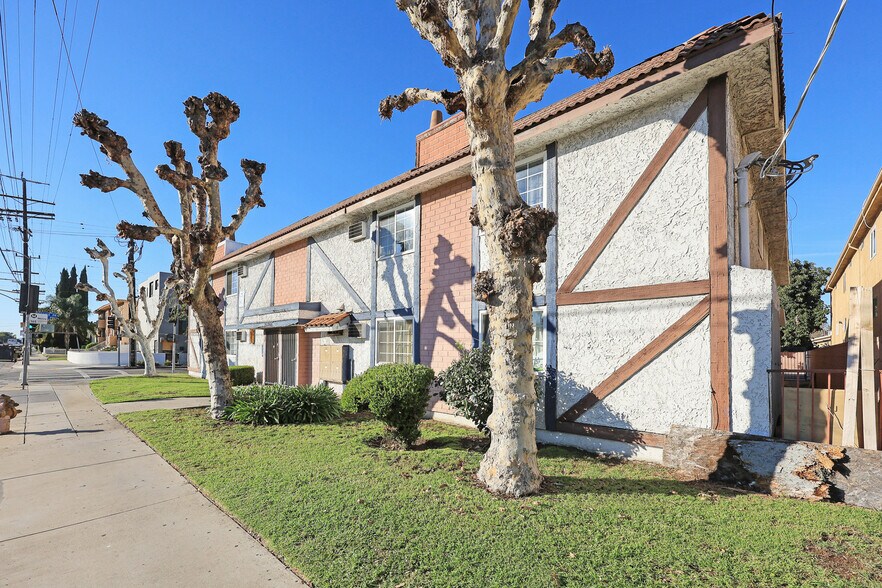 More Photos Of 15865 Vanowen St, Van Nuys Apartments For Sale