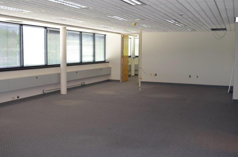 More Photos Of 252 Park West Dr, Pittsburgh Manufacturing For Lease