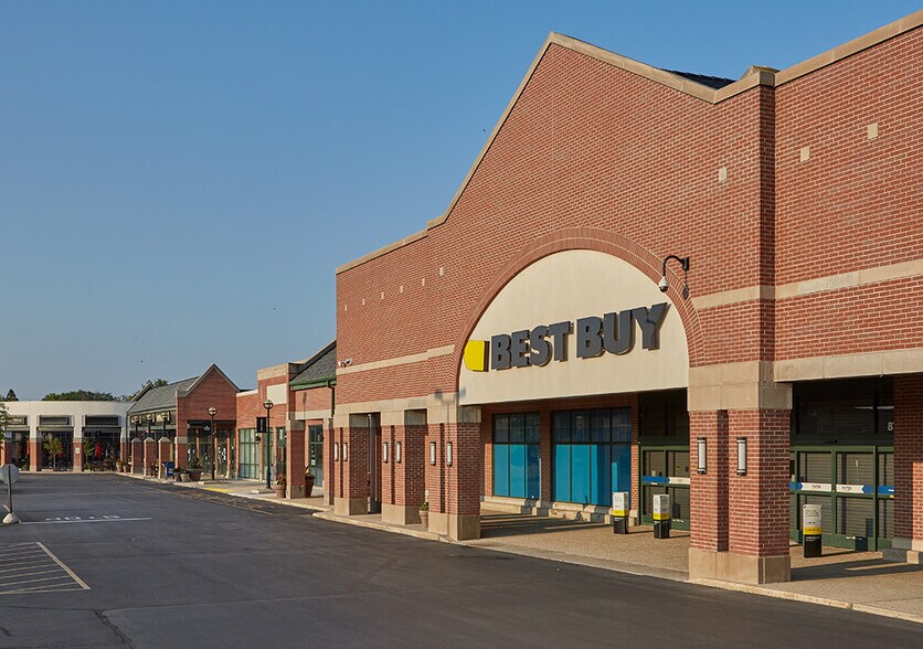 More Photos Of 8633-8799 N Port Washington Rd, Fox Point Unknown For Lease