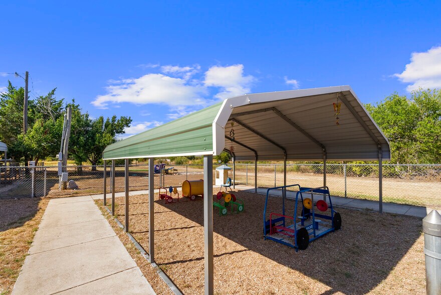 More Photos Of 989 Old Mcdade Rd, Elgin Daycare Center For Sale