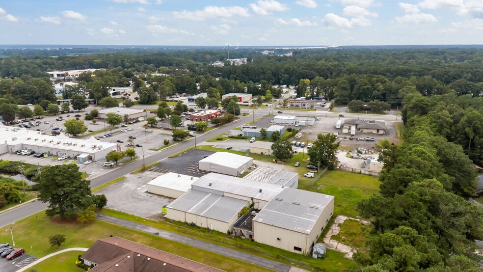 More Photos Of 2911 Brunswick Ave, New Bern Sports And Entertainment For Sale