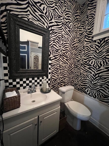 More Photos Of 5537 Canal Blvd, New Orleans Freestanding For Sale