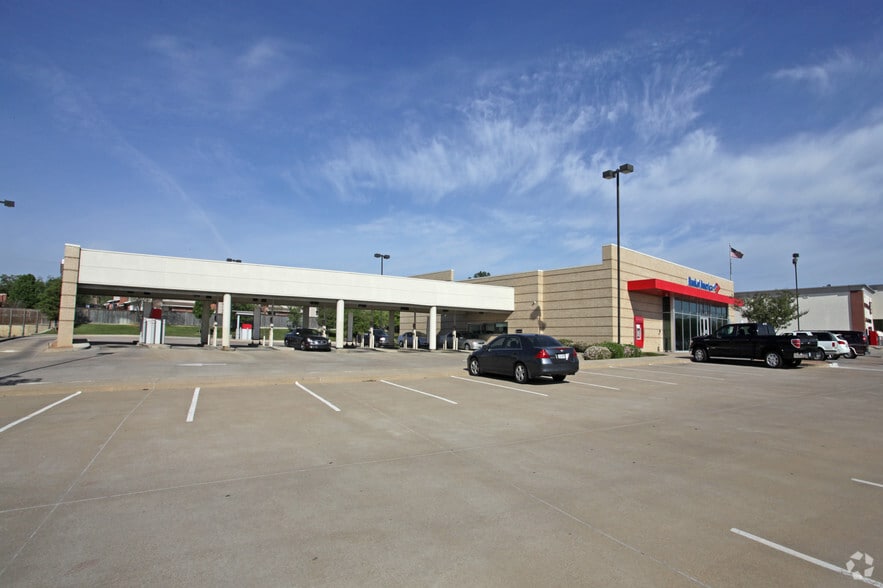 More Photos Of 4220 W Green Oaks Blvd, Arlington Bank For Sale