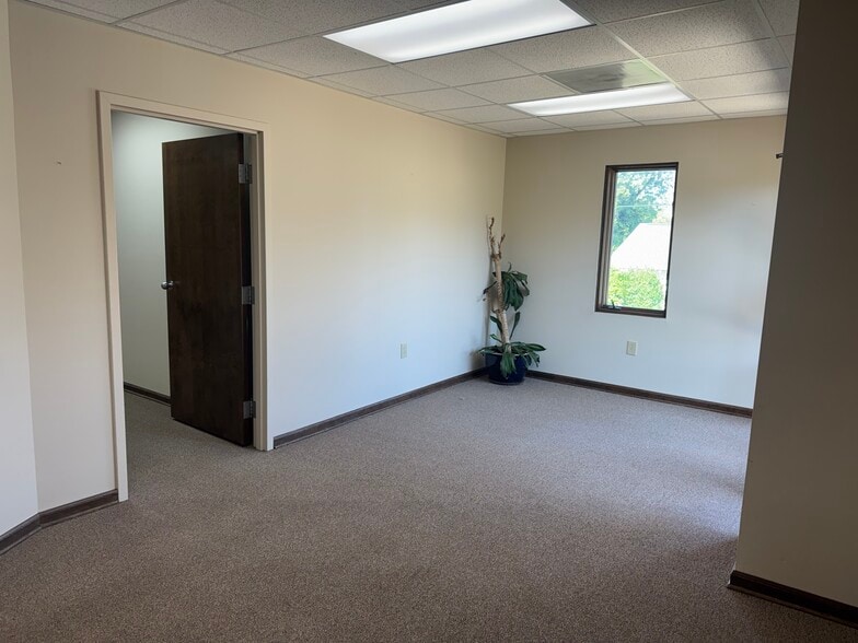 More Photos Of 411 W Gordon St, Thomaston Medical For Sale