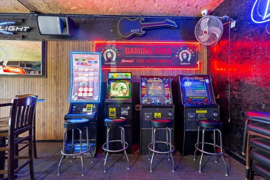 More Photos Of 626 16th Avenue, Council Bluffs General Retail For Sale