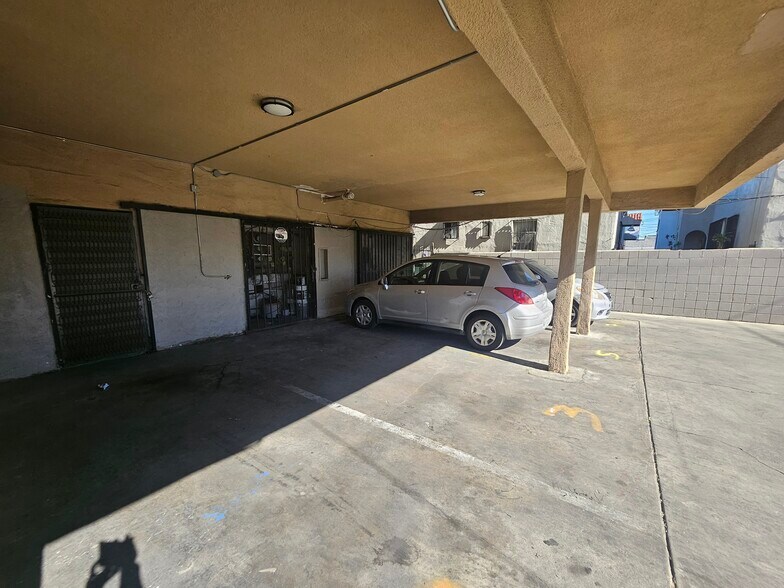 More Photos Of 538 W 82nd St, Los Angeles Apartments For Sale