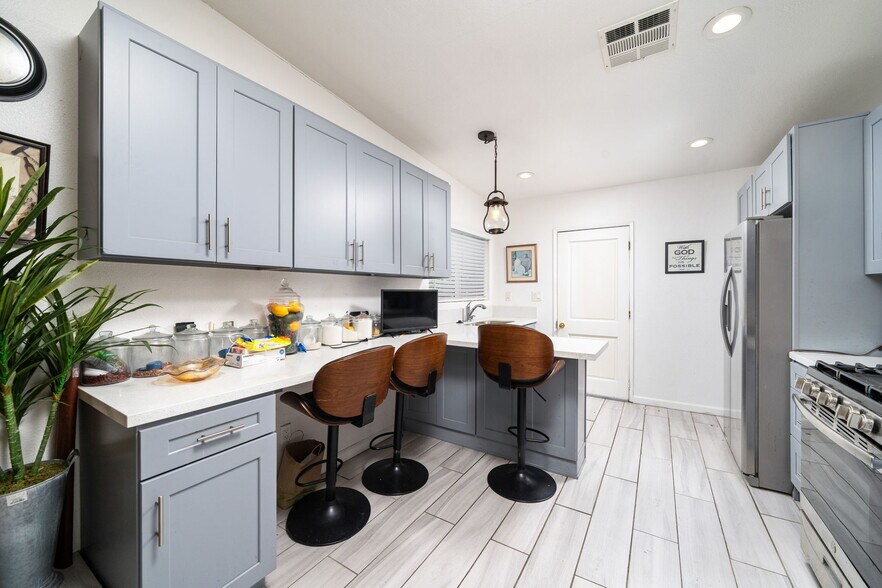 More Photos Of 5415 Pickford St, Los Angeles Apartments For Sale