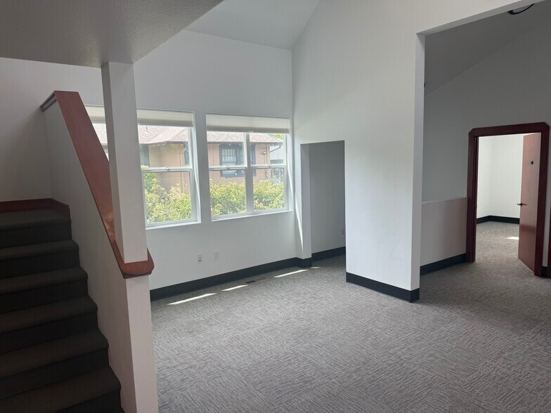 More Photos Of 345 Lincoln St SE, Salem Office For Lease