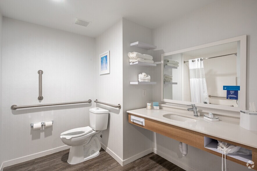 More Photos Of 2250 N Glenville Dr, Richardson Hotel For Sale