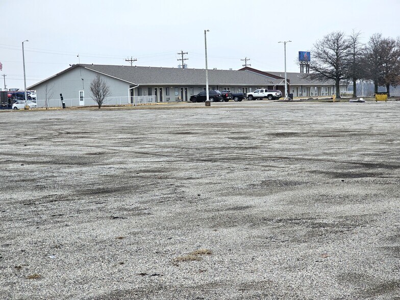 More Photos Of 1920 Bob Griffin Rd, Cameron Hotel For Sale