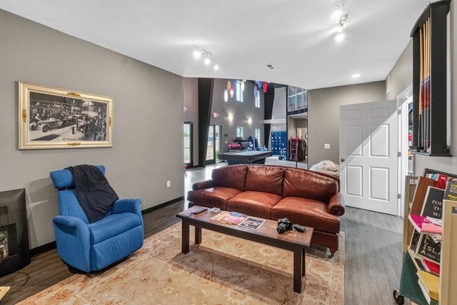 More Photos Of 119 Magnolia Park Dr, Mooresville Showroom For Sale
