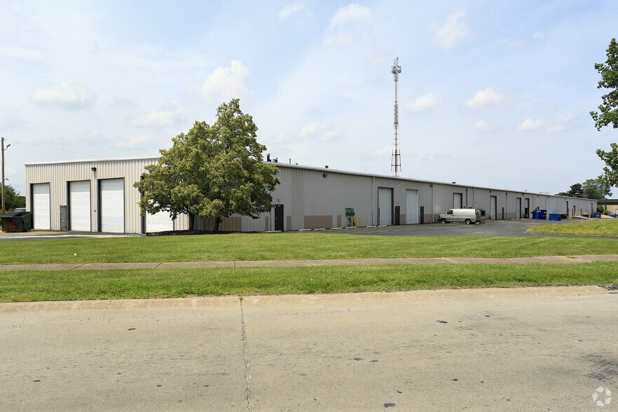 More Photos Of 13921-13981 W Parkway, Cleveland Warehouse For Lease