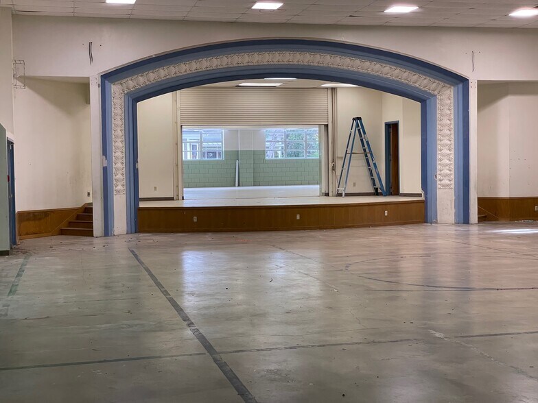 More Photos Of 216 E College St, Seguin Flex For Sale