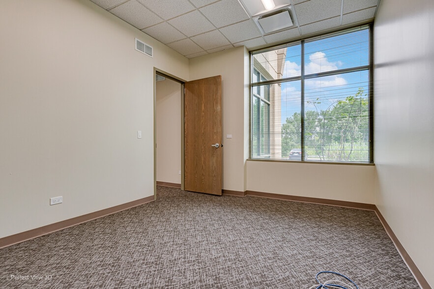 More Photos Of 320 Cardinal Dr, St Charles Medical For Lease