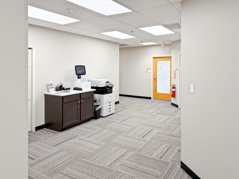 More Photos Of 401 New Karner Rd, Albany Coworking Space