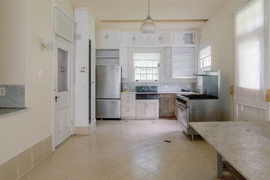 More Photos Of 37-60 Blackburn Rd, Selkirk Apartments For Sale