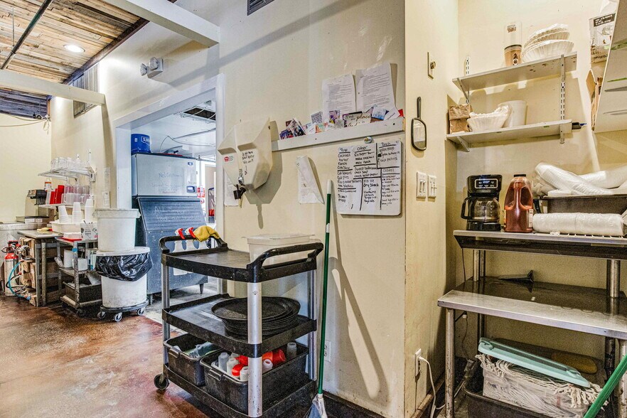 More Photos Of 131 New Warrington Rd, Pensacola Restaurant For Sale