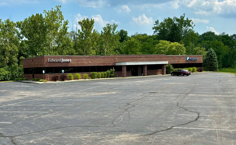Primary Photo Of 11411-11415 Overlook Dr, Fishers Office For Lease