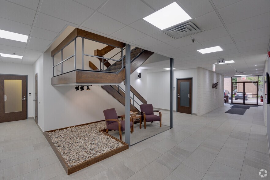 More Photos Of 3060-3080 Ogden Ave, Lisle Unknown For Lease