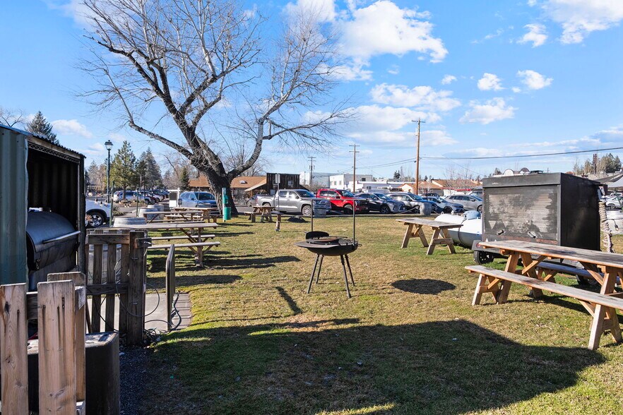 More Photos Of 352 E Hood Ave, Sisters General Retail For Sale