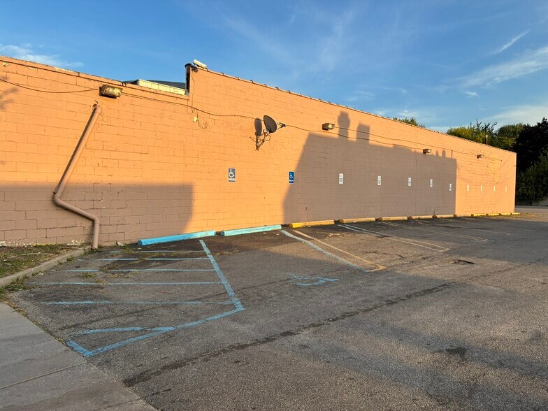 More Photos Of 28455 Plymouth Rd, Livonia Bowling Alley For Lease