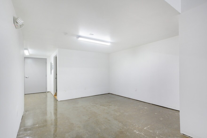 More Photos Of 12612 Philadelphia St, Whittier Storefront Retail Office For Lease
