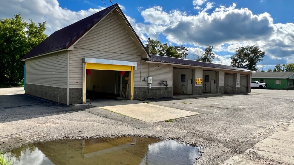 More Photos Of 503 W 7th St, Evart Carwash For Sale