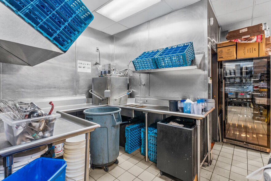 More Photos Of 73155 Highway 111, Palm Desert Restaurant For Sale