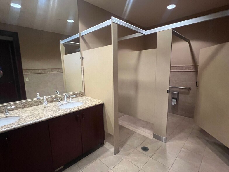 More Photos Of 121 S Center St, Turlock Office For Lease