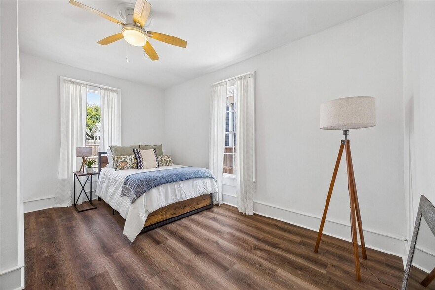 More Photos Of 1812 Kane St, Houston Office Residential For Sale