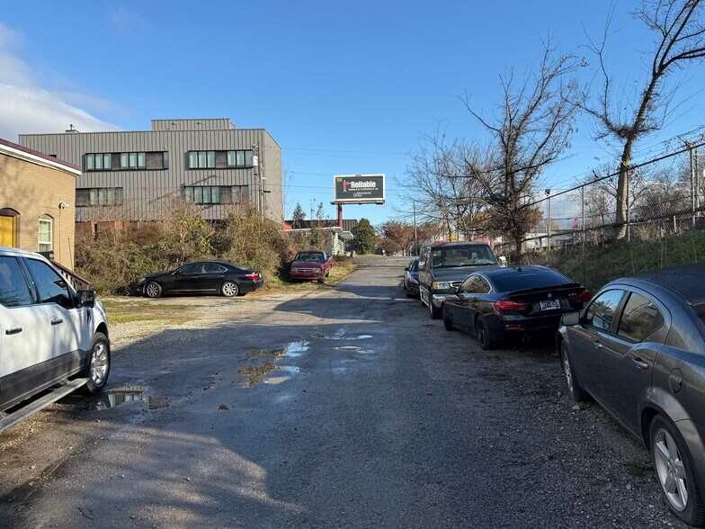 More Photos Of 23 W 20th St, Chattanooga Service For Sale